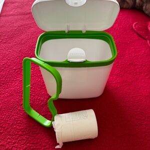 Countertop compost container